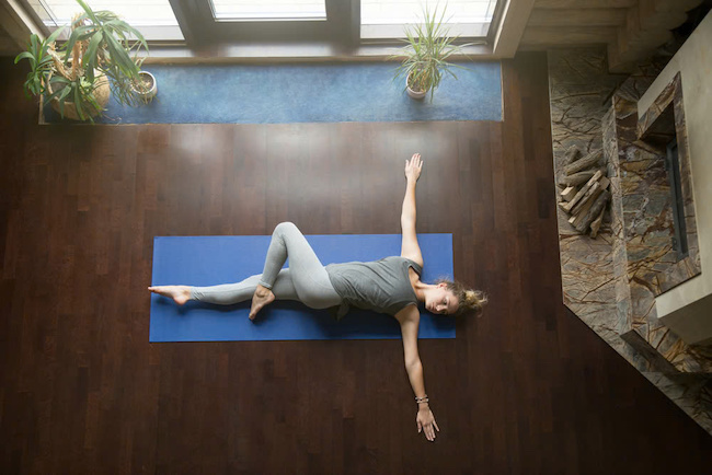 7 bài tập yoga giúp điều chỉnh tư thế, giảm đau lưng giam-dau-lung-04