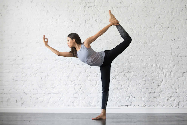 7 bài tập yoga giúp điều chỉnh tư thế, giảm đau lưng giam-dau-lung-07