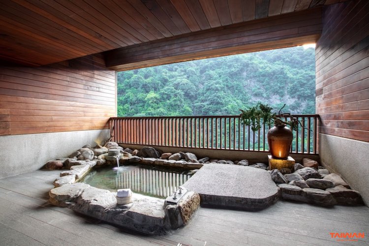 Trải nghiệm suối nước nóng – Điểm đến lý tưởng mùa thu đông tại xứ Đài suoi-nuoc-nong-01