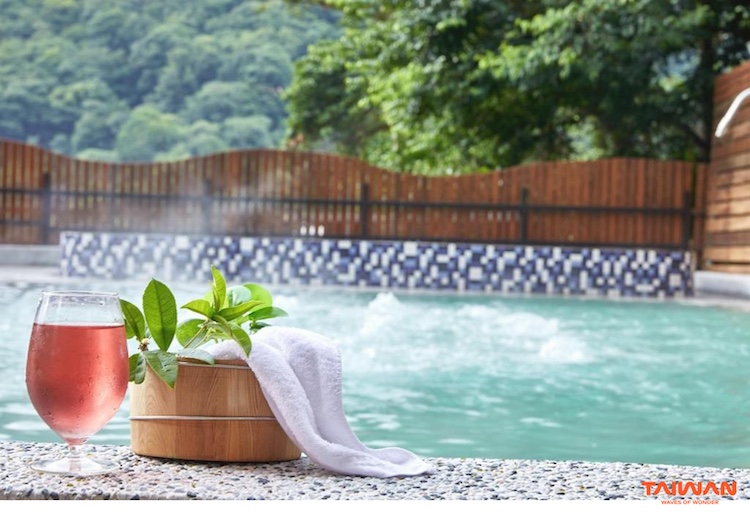 Trải nghiệm suối nước nóng – Điểm đến lý tưởng mùa thu đông tại xứ Đài suoi-nuoc-nong-03