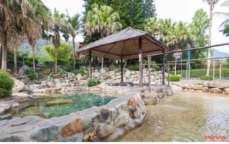Trải nghiệm suối nước nóng – Điểm đến lý tưởng mùa thu đông tại xứ Đài suoi-nuoc-nong-10