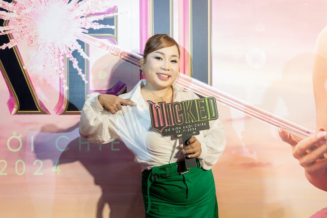 Đại hội phù thủy: Dàn sao Việt đổ bộ thảm đỏ phim Wicked tham do Wicked dien vien kim dao