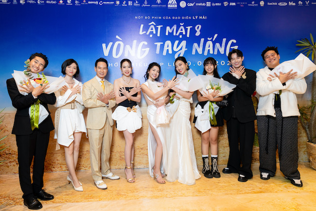 lat mat 8 vong tay nang 08