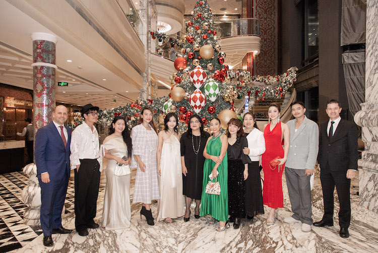 The Reverie Saigon khởi động mùa lễ hội với Lễ thắp sáng cây thông Noel le-thap-sang-cay-thong-noel-11