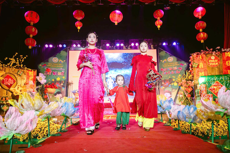 model-kid-binh-duong-chao-xuan-2025-4