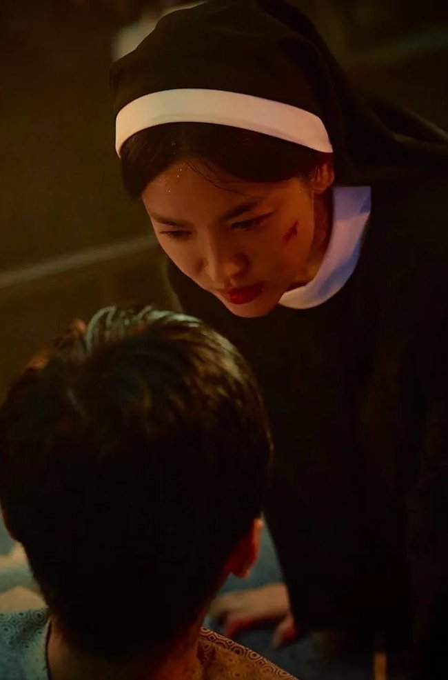 Song Hye Kyo trở lại với phim điện ảnh Nữ tu bóng tối nu-tu-bong-toi-Dark-Nuns-1