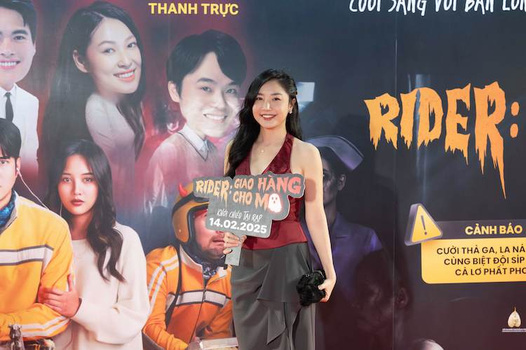Dàn sao Việt "quẩy banh nóc" buổi ra mắt Rider: Giao hàng cho ma Rider amy minh khue