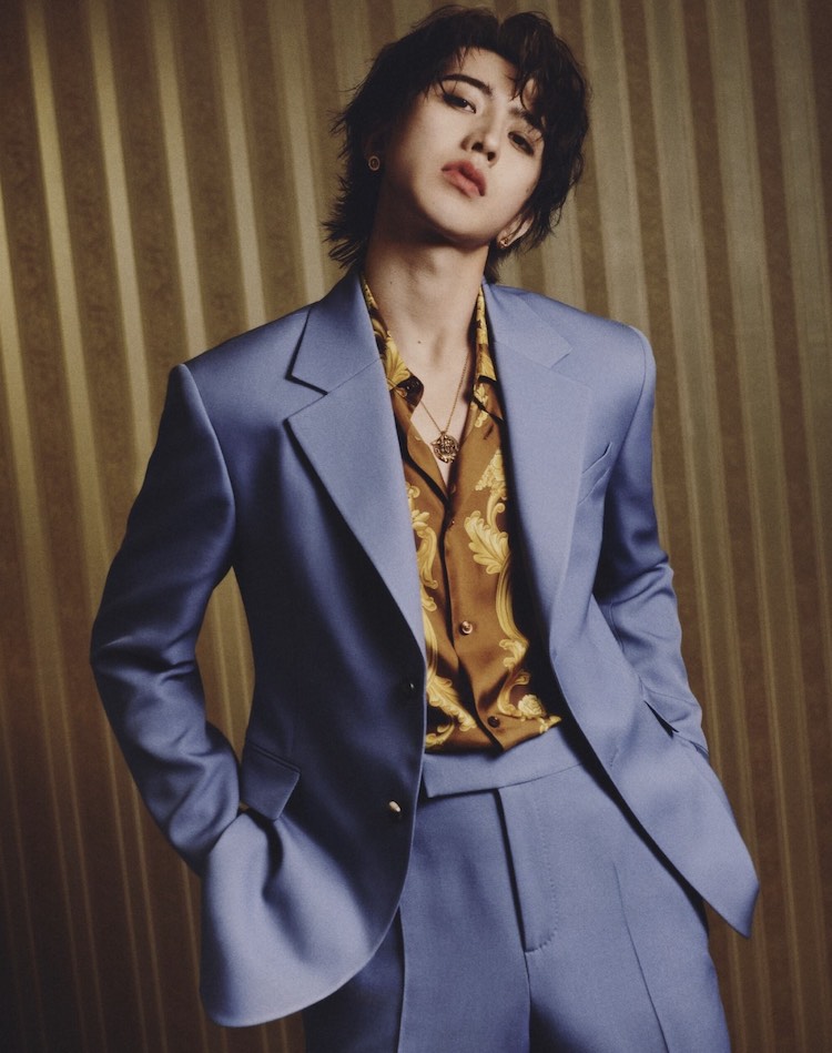 Versace đánh dấu mùa thứ hai hợp tác cùng Kun trong BST Xuân Hè 2025 versace-kun-01