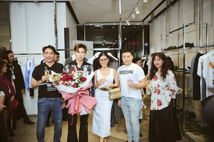 “Anh Trai” Dương Domic ghi dấu ấn tại sự kiện Khám phá BST Xuân Hè 2025 moschino-2025-01