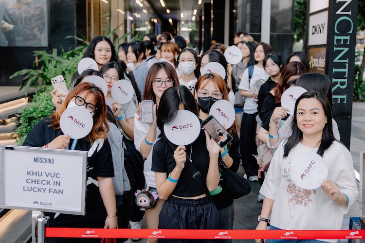 “Anh Trai” Dương Domic ghi dấu ấn tại sự kiện Khám phá BST Xuân Hè 2025 moschino 2025 11