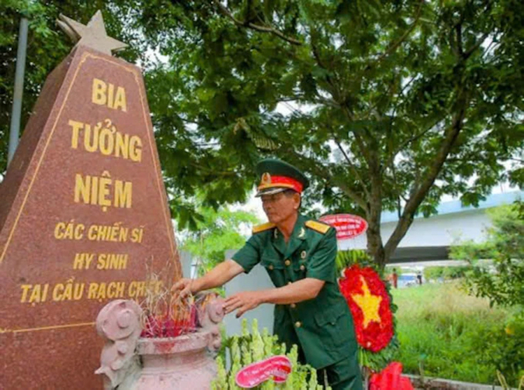 50-nam-non-song-1