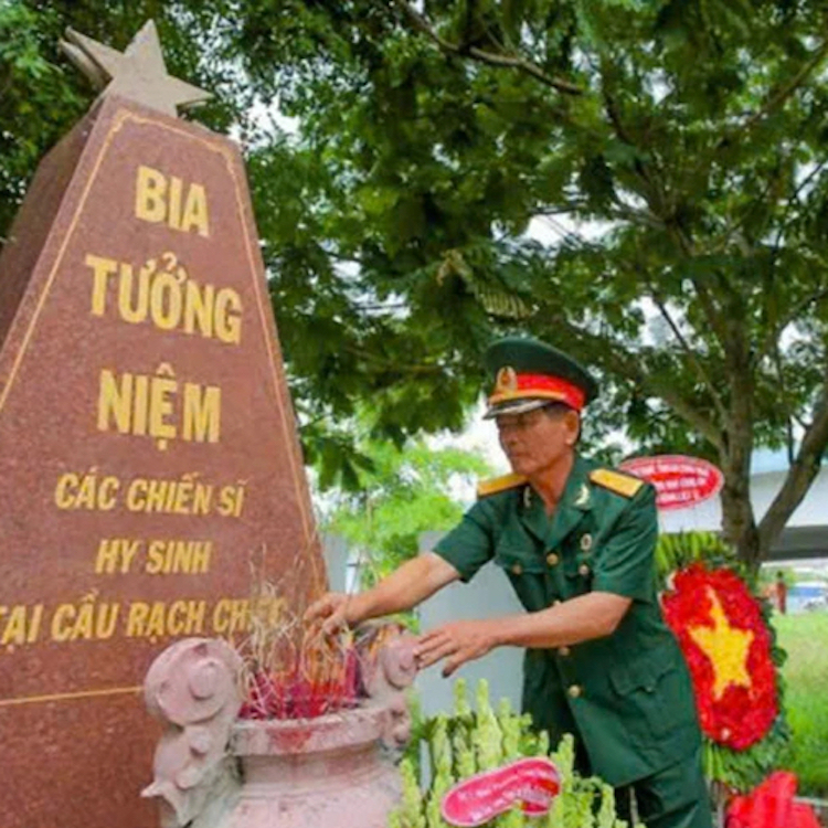 50-nam-non-song-3