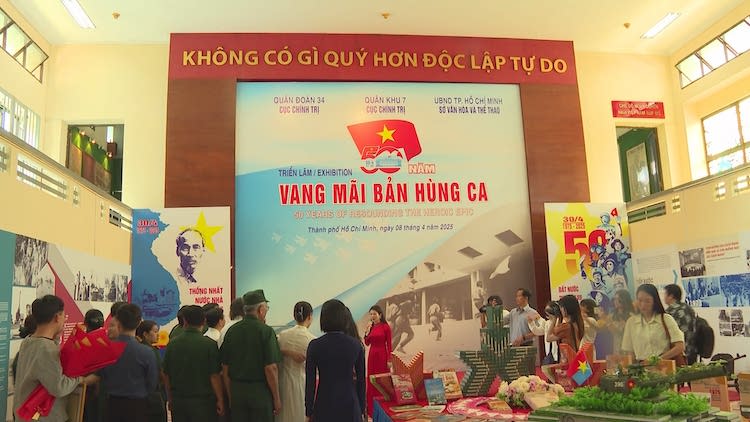 Khai mạc triển lãm "50 năm vang mãi bản hùng ca" 50-nam-vang-mai-ban-hung-ca-01