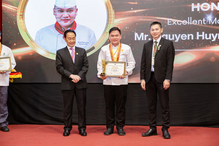 Nguyễn Huỳnh Thành Long – Hành trình chạm đến danh hiệu Siêu Đầu Bếp Tài Hoa bep-truong-nguyen-huynh-thanh-long-004