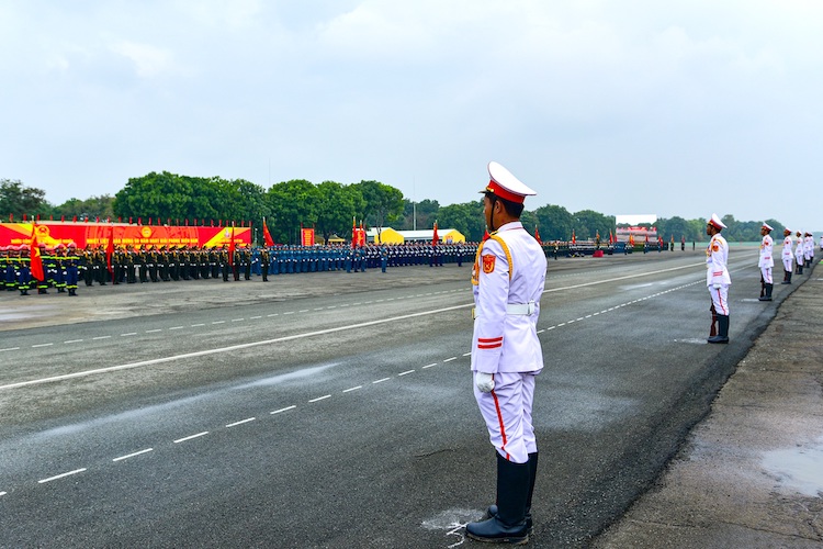 Chùm ảnh: Tổng hợp luyện diễu binh, diễu hành cho Lễ kỷ niệm 50 năm Ngày Giải phóng miền Nam chum anh 01