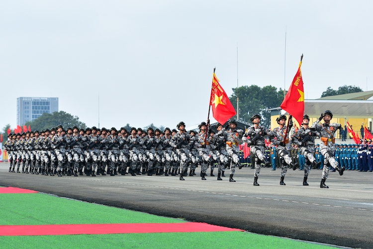 Chùm ảnh: Tổng hợp luyện diễu binh, diễu hành cho Lễ kỷ niệm 50 năm Ngày Giải phóng miền Nam chum anh 08