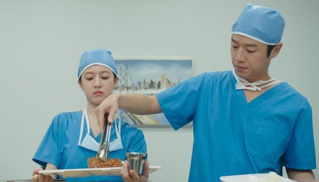 Chuyện đời bác sĩ nội trú thu hút bởi dàn diễn viên trẻ, xinh đẹp chuyen-doi-bac-si-noi-tru-Resident-playbook-01