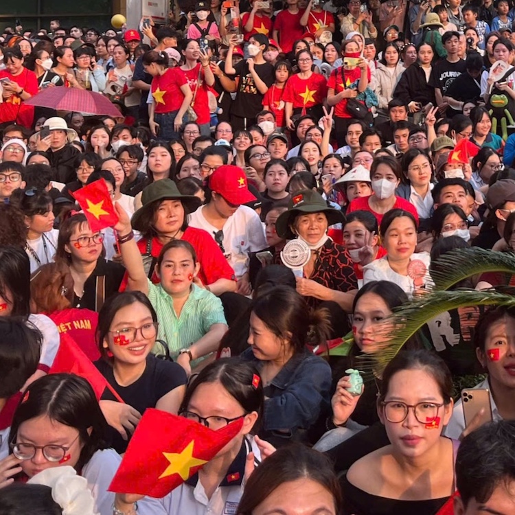 Thế hệ trẻ thể hiện lòng yêu nước sâu sắc qua những ngày tháng đón đại lễ 30-4 dai-le-30-4-01