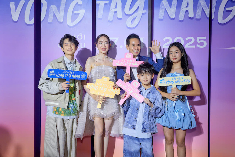 Lật mặt 8: Vòng tay nắng bùng nổ top 1 số lượng vé đặt trước đạt kỷ lục lat-mat-8-ve-dat-truoc-08