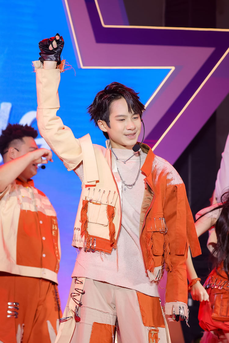Lật mặt 8: Vòng tay nắng bùng nổ top 1 số lượng vé đặt trước đạt kỷ lục lat mat 8 ve dat truoc 10