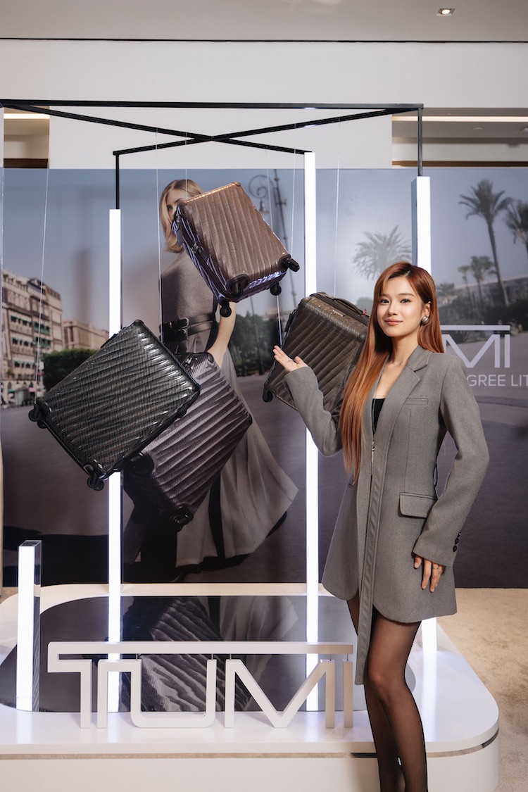 TUMI ra mắt BST 19 Degree Lite với chiến dịch "Uncompromisingly Light" tumi 19 Degree Lite hoang yen chibi