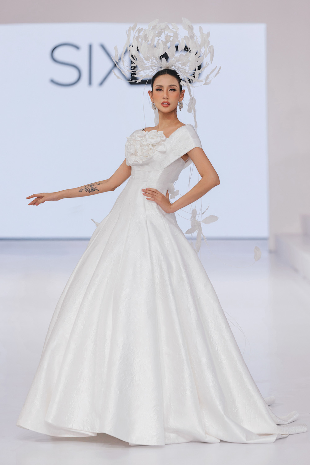 Bộ sưu tập thời trang cưới From Yes To Forever của NTK Đỗ Mạnh Cường bo-suu-tap-thoi-trag-cuoi-SIXDO-15