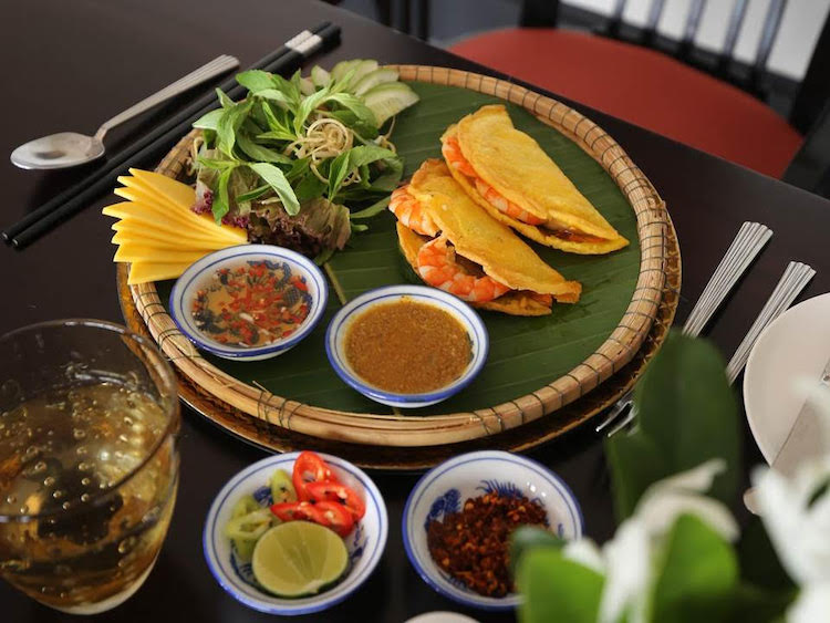 5 món đặc sản địa phương nhất định phải thử tại khách sạn 5 sao dac-sac-dia-phuong-Azerai-La-Residence-hue-1