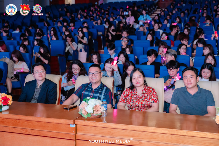 Quân A.P cháy hết mình cùng WHAT’S UP 2025 “Diện Vũ” dien-vu-001