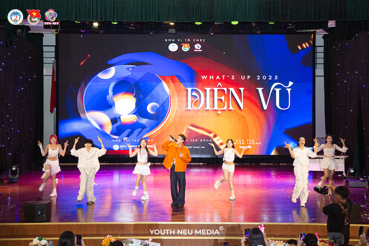 Quân A.P cháy hết mình cùng WHAT’S UP 2025 “Diện Vũ” dien vu 002