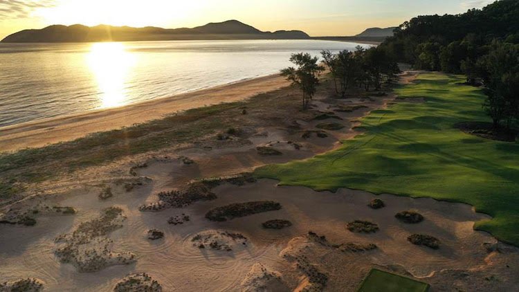du-lich-golf-Emirates-01