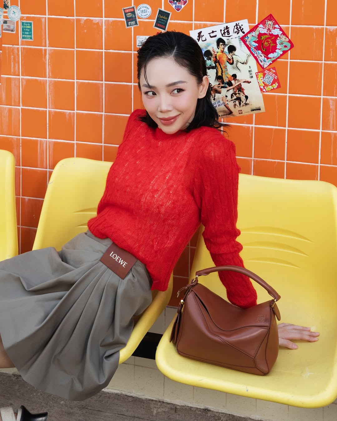 Màu đỏ chiếm lĩnh những bản phối thời trang rực rỡ mau do 06