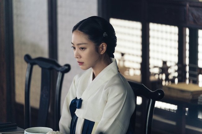 Màn trở lại đầy u uất và cuốn hút của Lee Jae Wook trong Nuốt vàng nuot-vang-dear-hongrang-07