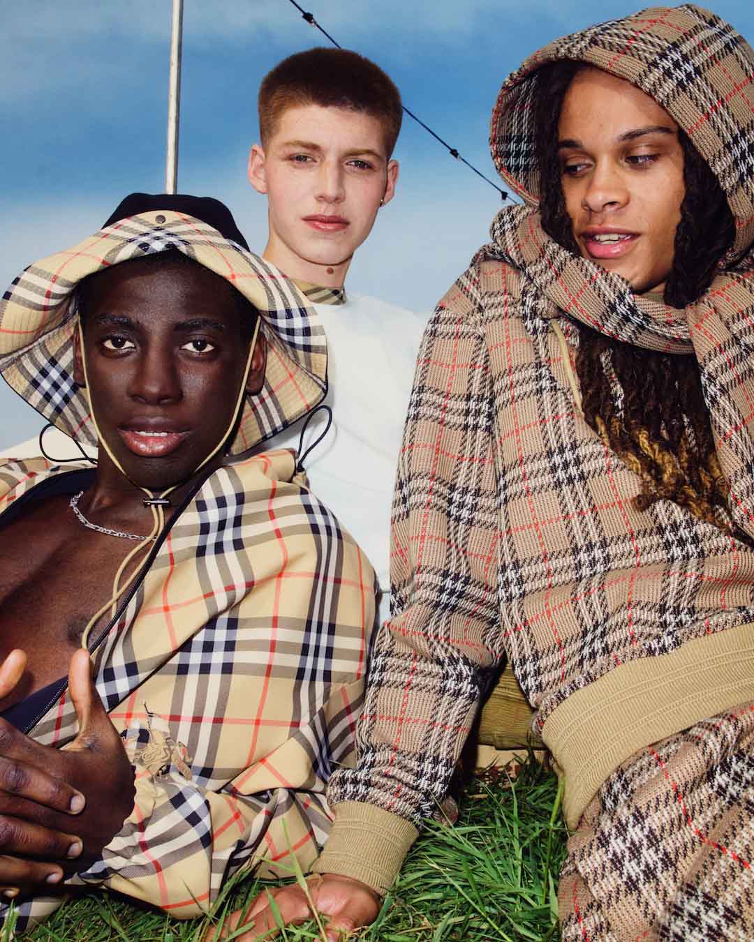 Burberry Festival 2025 – bản tuyên ngôn của mùa hè đậm chất nước Anh bst-burberry-festival-2025-08