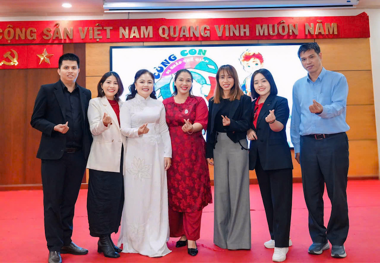 Cùng Con Đi Khắp Thế Gian ghi dấu ấn 10 năm gieo mầm, chắp cánh ước mơ cung-con-di-khap-the-gian-07