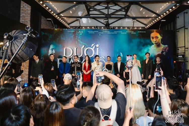 premiere-duoi-day-ho-006