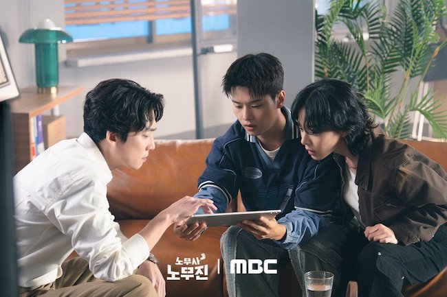 Thân chủ ma của tôi hài hước, chữa lành và chạm đến công lý than-chu-ma-cua-toi-oh-my-ghost-clients-01