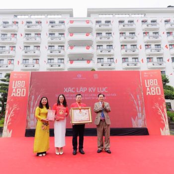 quoc-ca-cach-mang-thang-8-04