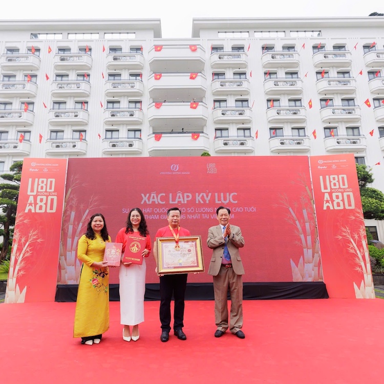 quoc-ca-cach-mang-thang-8-04