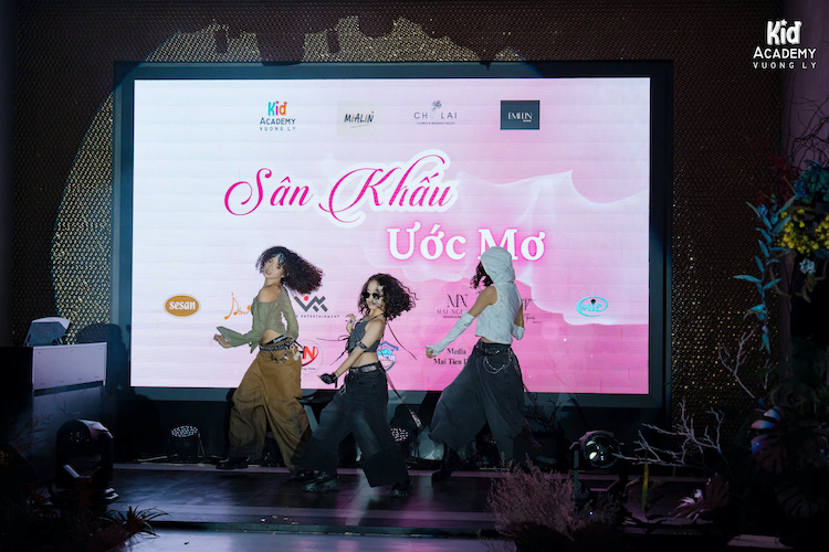san khau uoc mo 2025 08