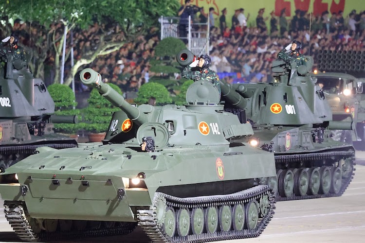thiet bi quan su 05