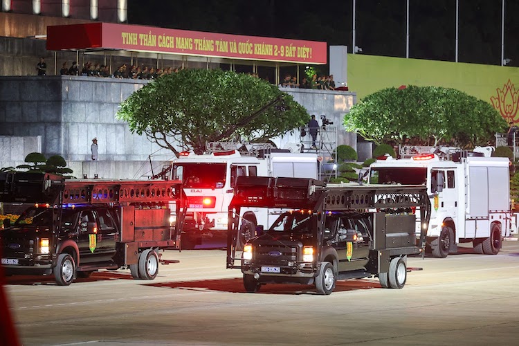 Ngắm dàn vũ khí, khí tài, thiết bị quân sự tham gia Tổng hợp luyện tối 21-8 thiet-bi-quan-su-17