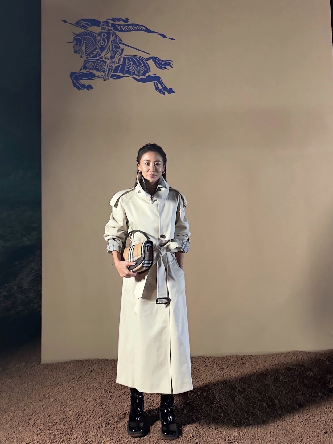 VĂN MAI HƯƠNG GÂY ẤN TƯỢNG TẠI SHOW DIỄN BURBERRY XUÂN HÈ 2026 BST-Burberry-Xuan-He-2026-00