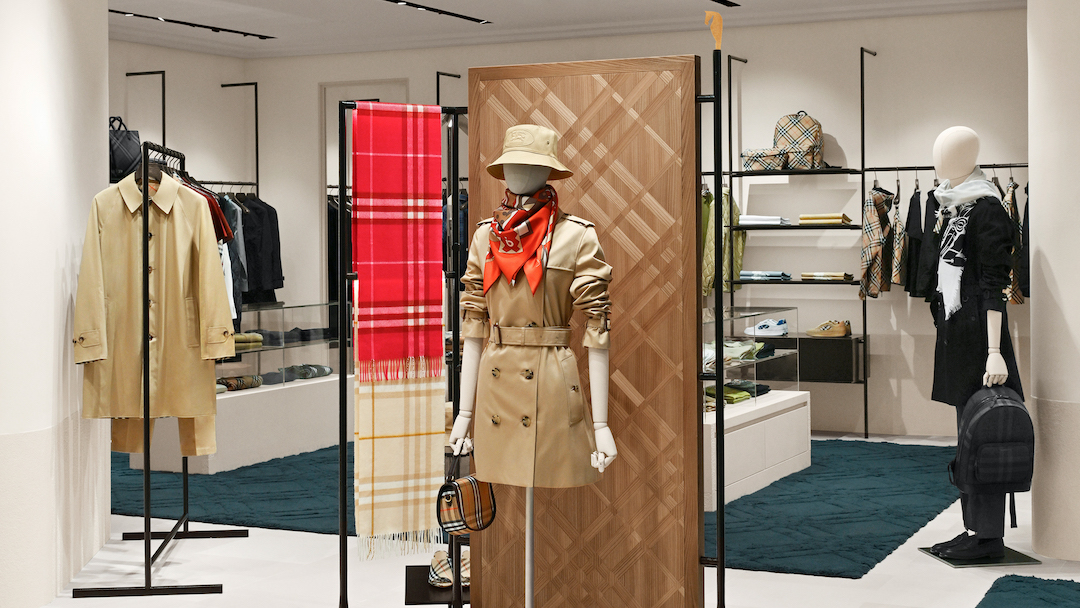 Burberry-trang-tien-plaza-03