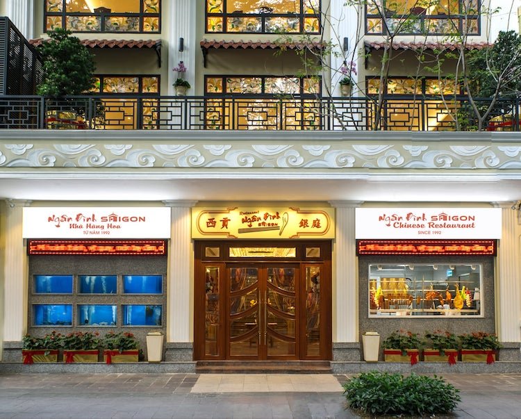 ẤM CÚNG MÙA ĐOÀN VIÊN CÙNG HEO SỮA QUAY TẠI NGÂN ĐÌNH SÀI GÒN heo-sua-quay-ngan-dinh-sai-gon-01