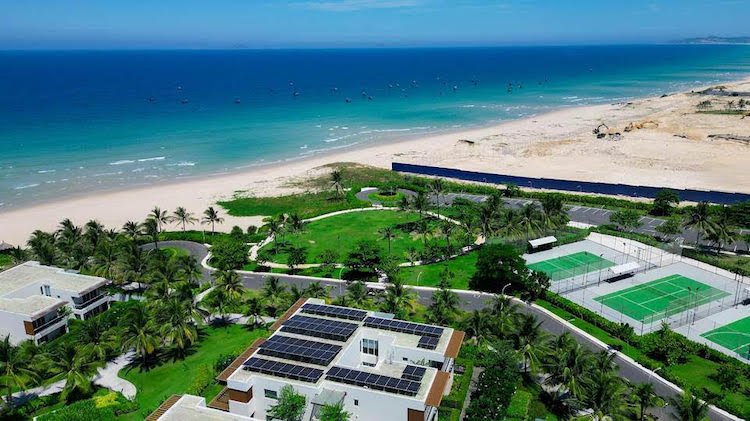 Dự án năng lượng mặt trời “đầy tham vọng” của Alma Resort sắp hoàn thành nang-luong-mat-troi-02