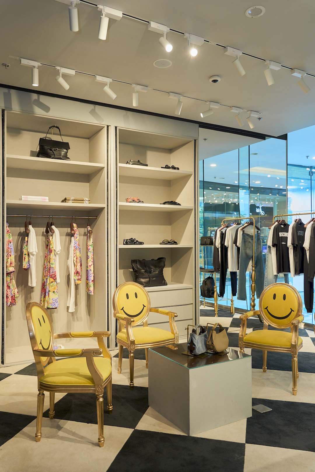 Moschino-Saigon-Centre-03