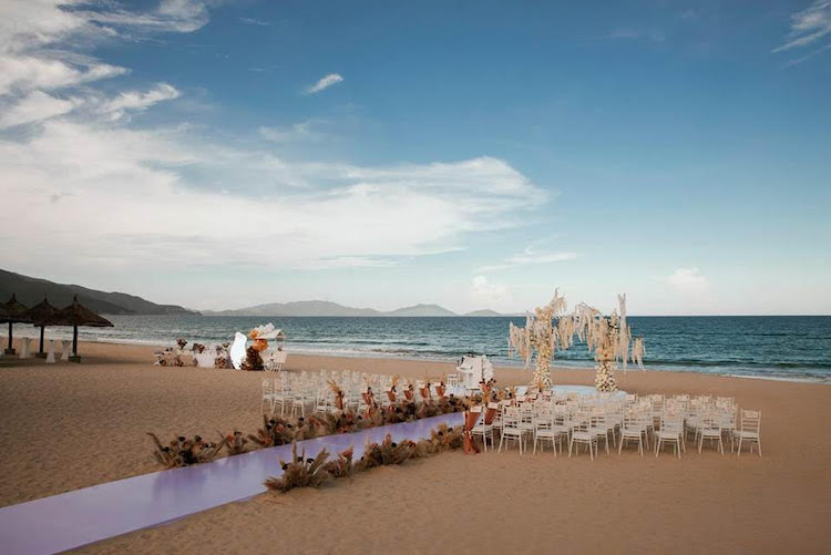 TIỆC CƯỚI TRONG MƠ TẠI 4 ĐIỂM ĐẾN LÃNG MẠN NHẤT VIỆT NAM tiec-cuoi-trong-mo-Alma-Resort-Cam-Ranh-02