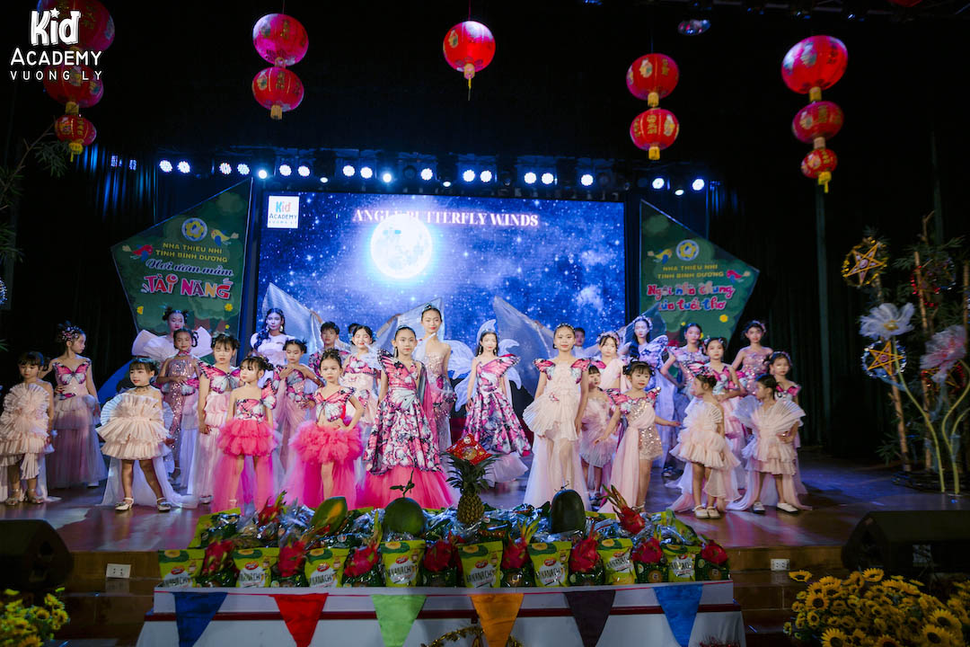 vui hoi trang ram 2025 11