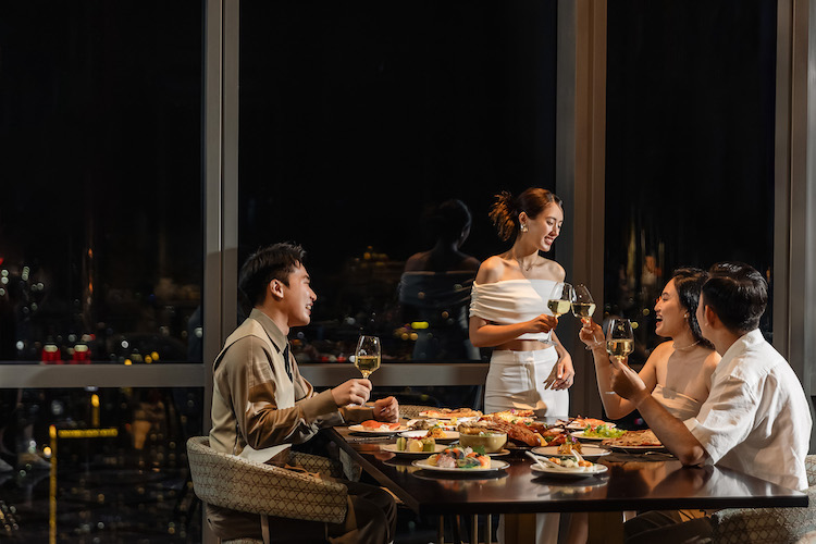 KHÔNG KHÍ LỄ HỘI TRÊN MÂY TẠI VINPEARL LANDMARK 81, AUTOGRAPH COLLECTION khong-khi-le-hoi-tren-may-Oriental-Pearl2