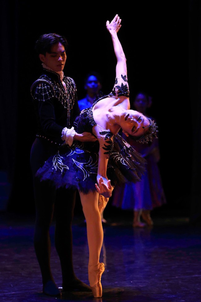 HBSO tái diễn vở ballet kinh điển Hồ Thiên Nga tai-dien-vo-ballet-ho-thien-nga-04